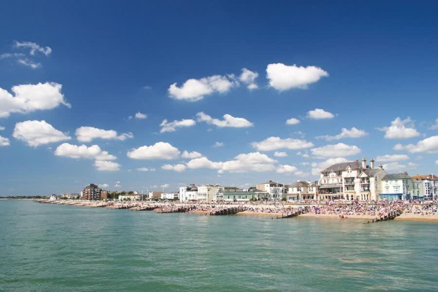 Panoramic Sea Views In Beachfront Apt W Balcony Bognor Regis Exteriér fotografie