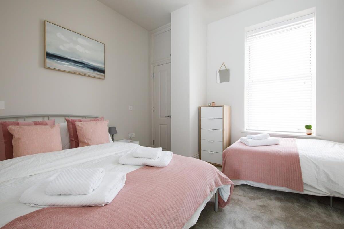 Panoramic Sea Views In Beachfront Apt W Balcony Bognor Regis Exteriér fotografie
