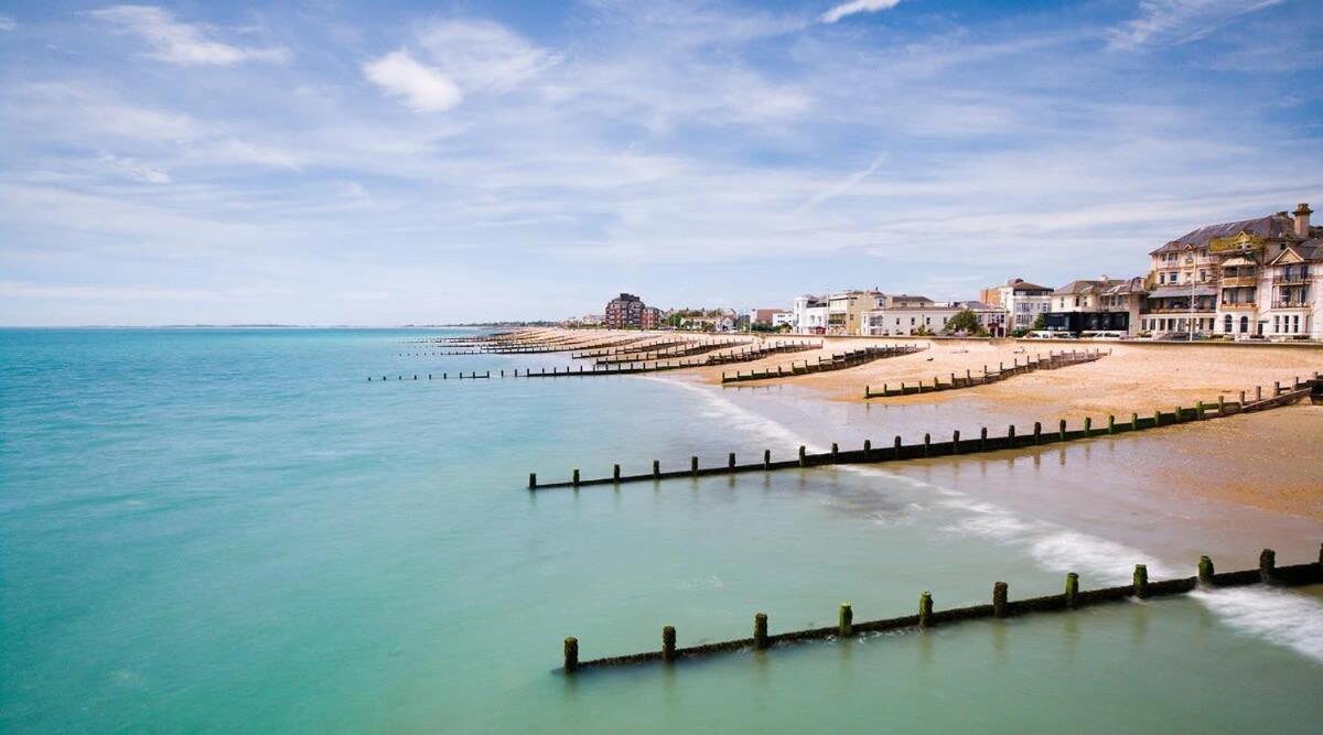 Panoramic Sea Views In Beachfront Apt W Balcony Bognor Regis Exteriér fotografie