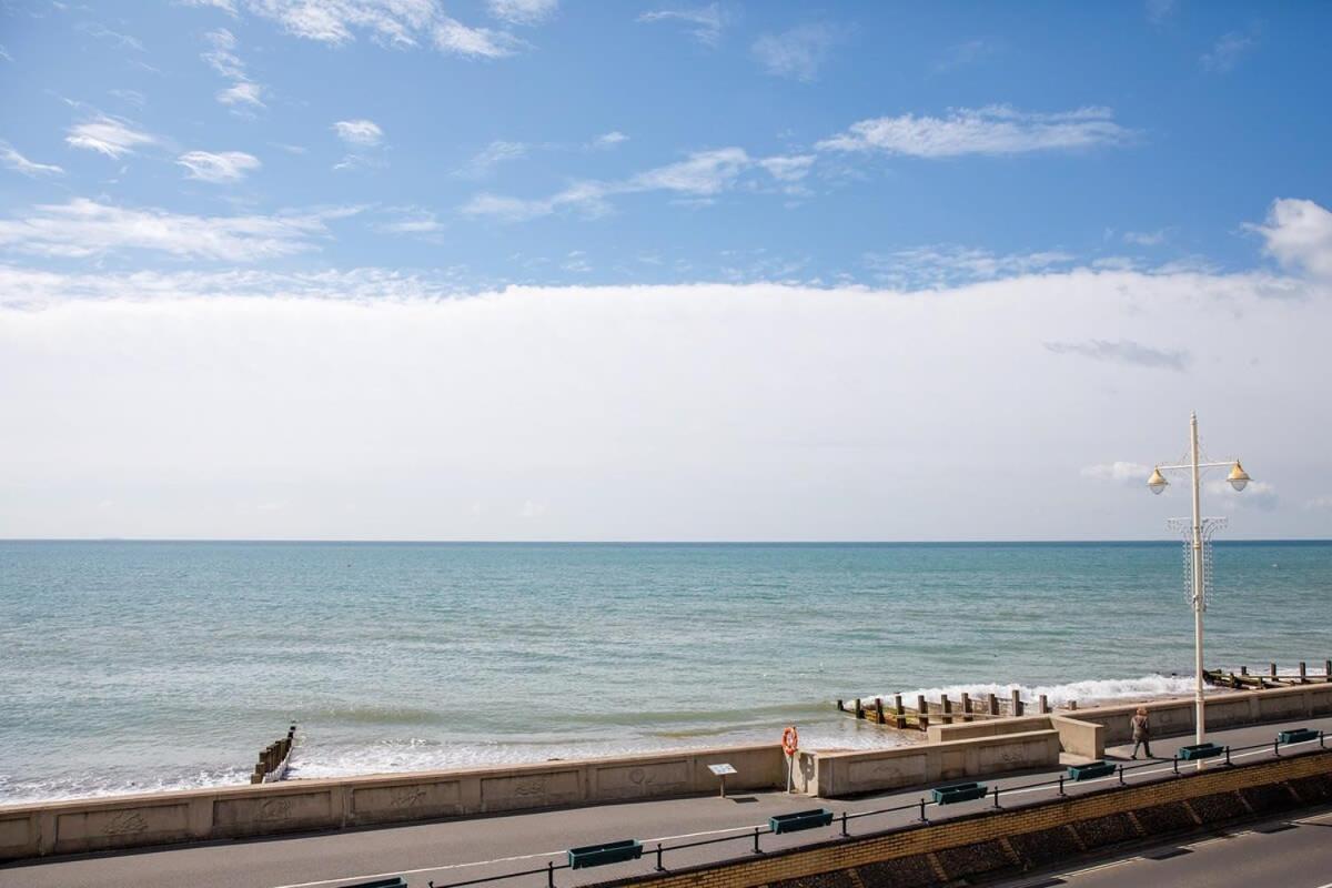 Panoramic Sea Views In Beachfront Apt W Balcony Bognor Regis Exteriér fotografie